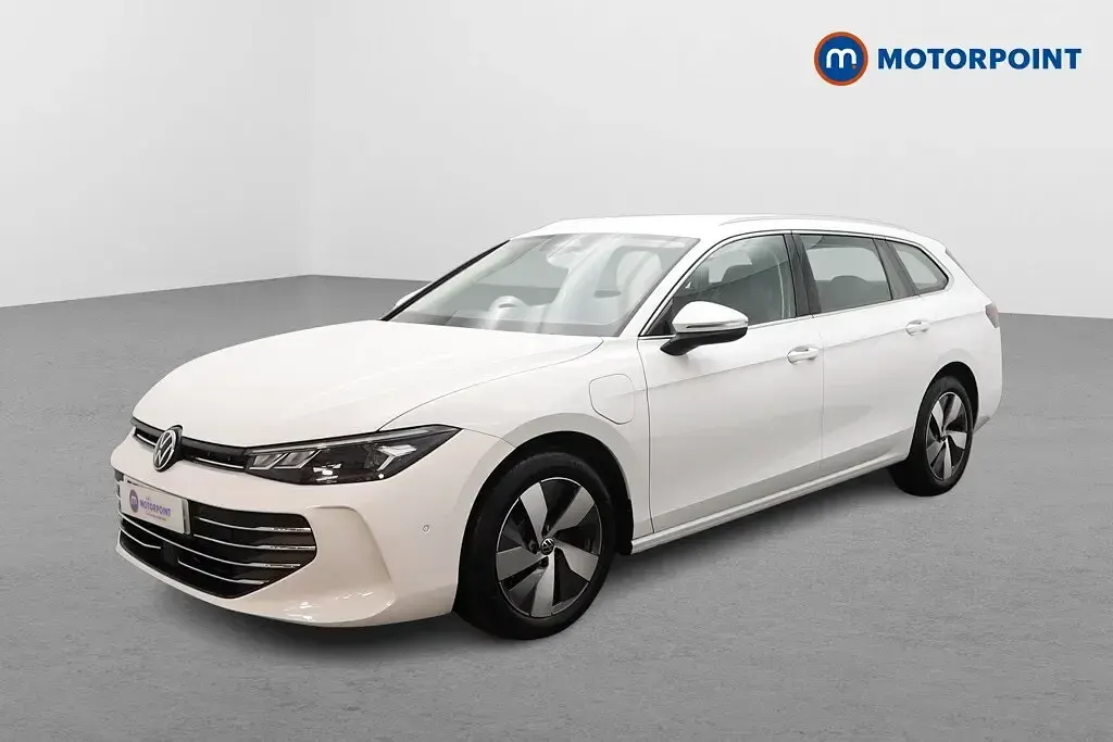 Used VW Passat Life 204 HP (150 kW) 2025 White Estate
