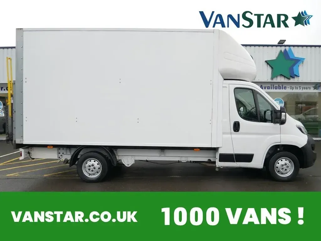 Used Peugeot Boxer 140 HP (102 kW) 2023 White Van