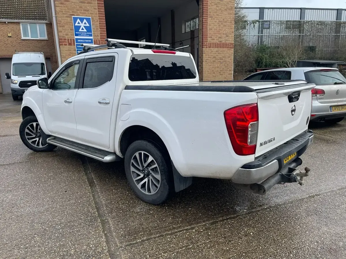Used Nissan Navara Acenta+ 2016 White Pickup
