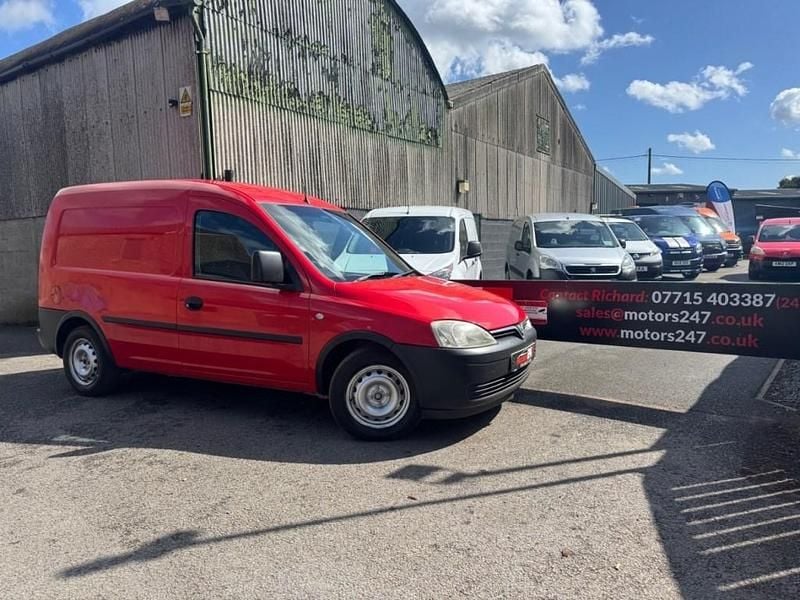 Second-hand Vauxhall Combo 75 CP (55 kW) 2010 Roșu Monovolum
