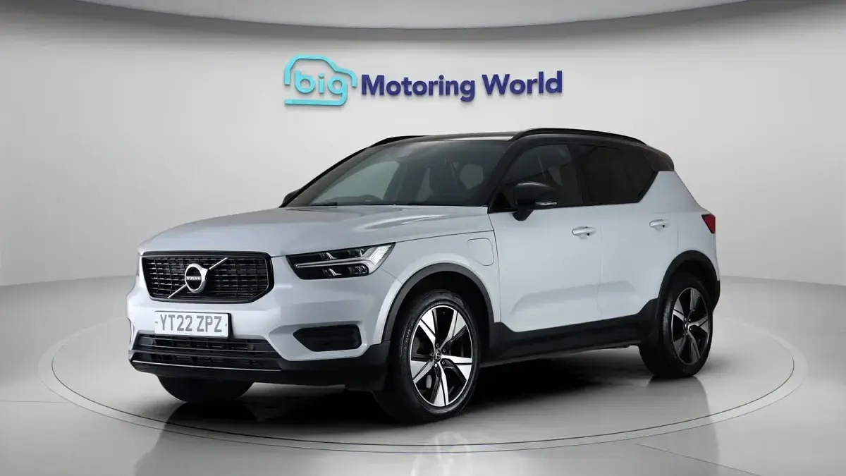 Used Volvo XC40 Plus 211 HP (155 kW) 2021 Silver SUV