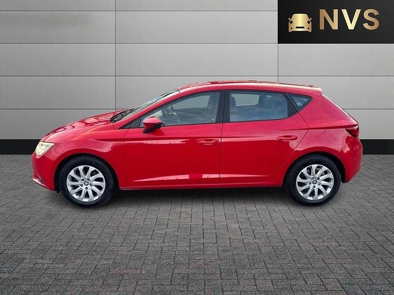Used Seat Leon SE 105 HP (77 kW) 2013 Red Hatchback