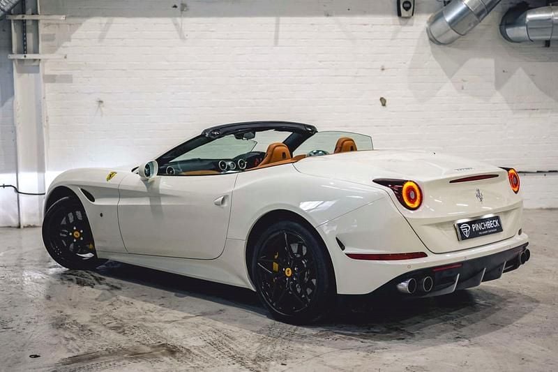 Used Ferrari California 560 HP (411 kW) 2016 White Cabriolet