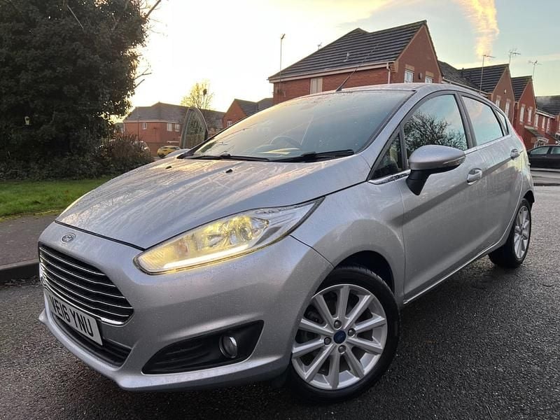 Silver Used 2016 Ford Fiesta Titanium Hatchback | £3,390 (Good price) - Image 1/4