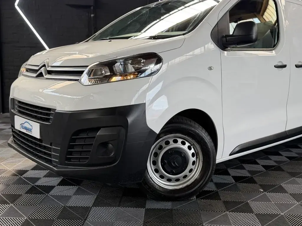 Used Citroën Dispatch 100 HP (73 kW) 2019 White MPV