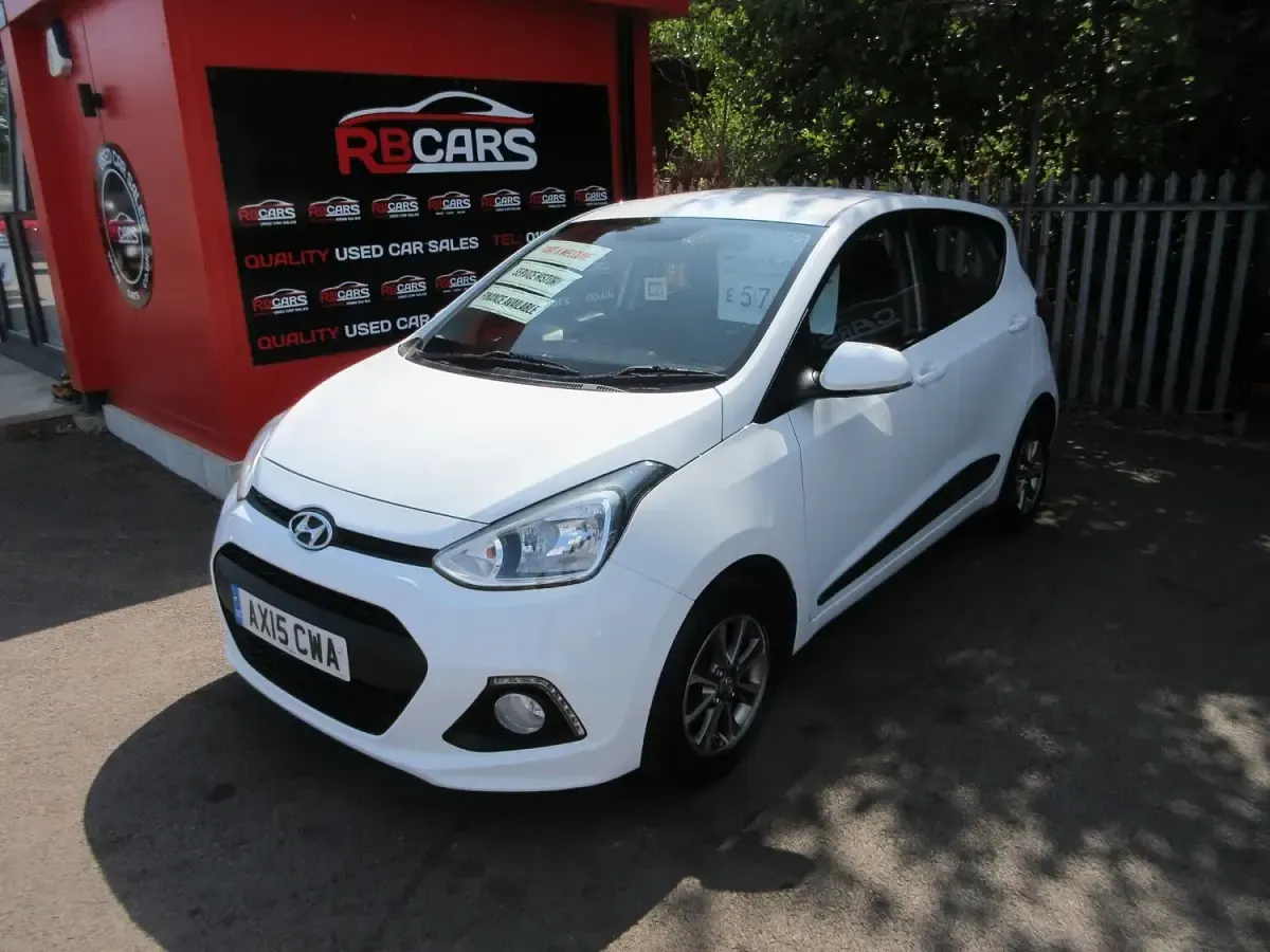 Used Hyundai i10 Premium 87 HP (63 kW) 2015 White Hatchback