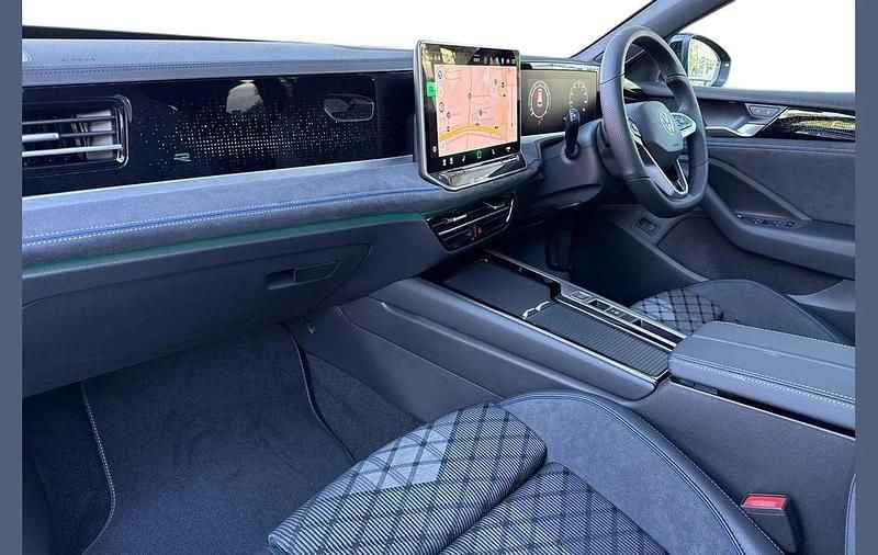 Used VW Passat R-line 147 HP (108 kW) 2025 Black Estate