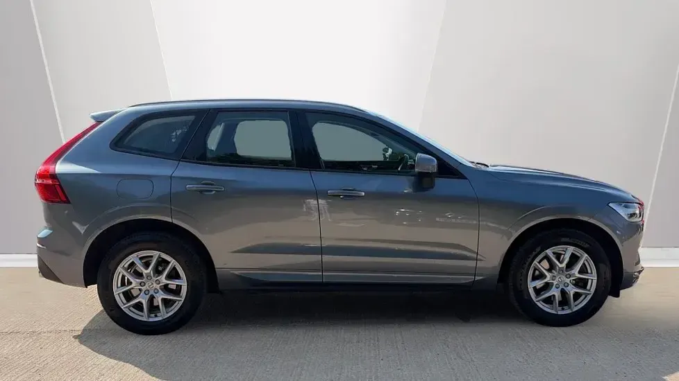 Used Volvo XC60 Momentum 247 HP (181 kW) 2020 SUV