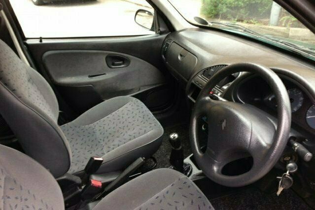 Begagnad Citroën Saxo 2001 Halvkombi