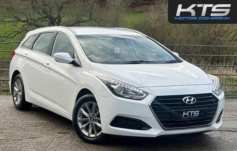 Used Hyundai i40 141 HP (103 kW) 2017 White Estate