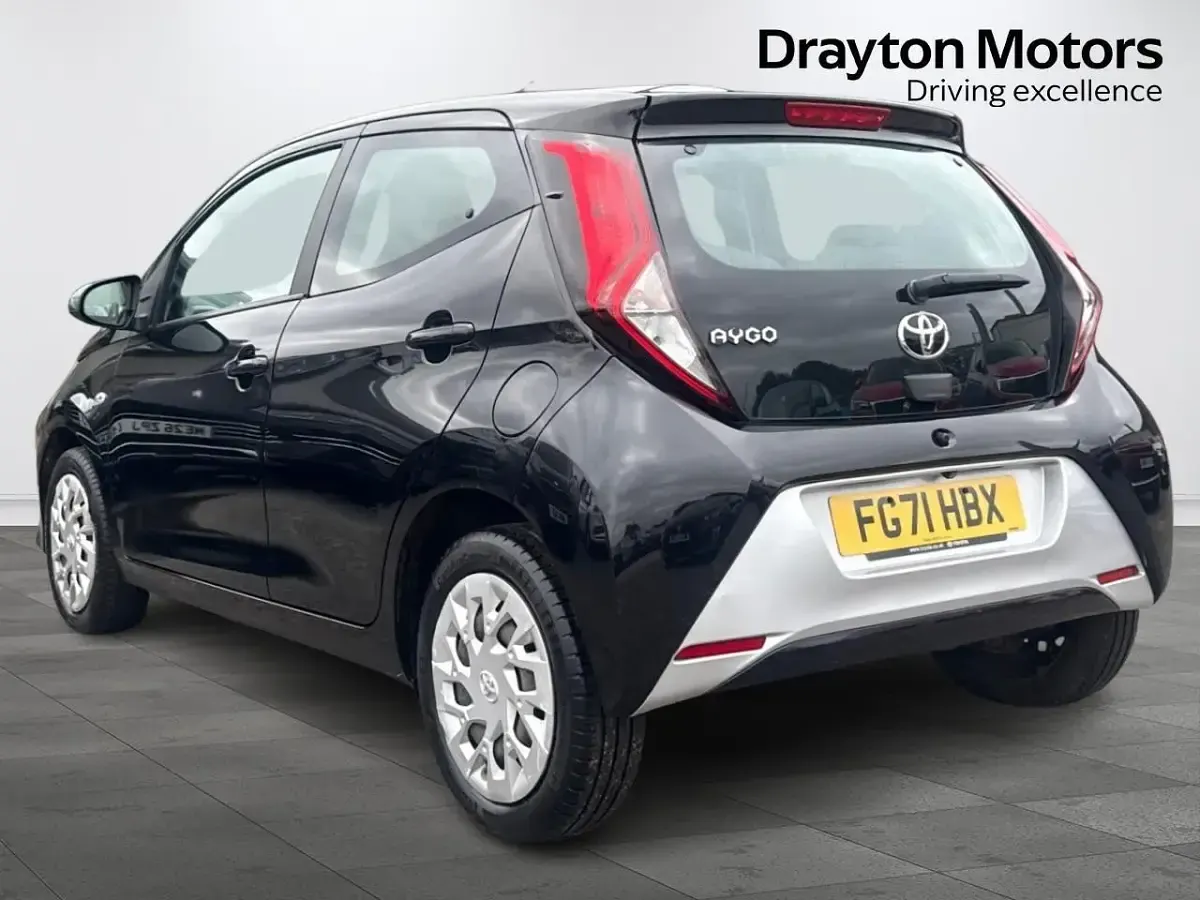 Used Toyota Aygo X-play 71 HP (52 kW) 2022 Black Hatchback