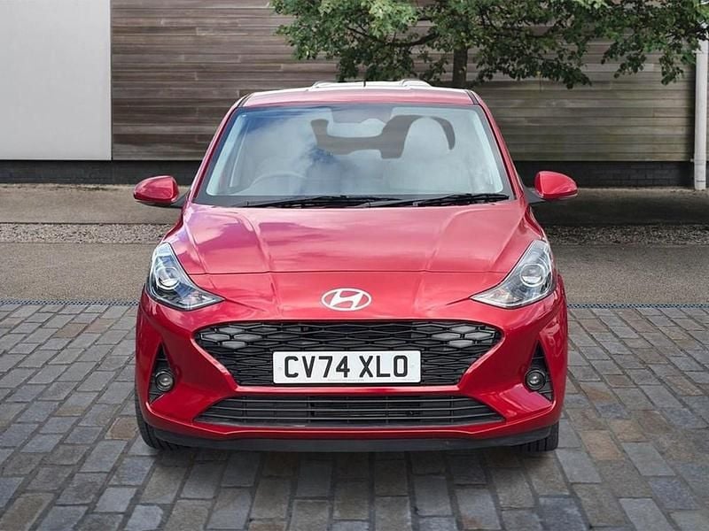 Used Hyundai i10 Premium 63 HP (46 kW) 2024 Red Hatchback