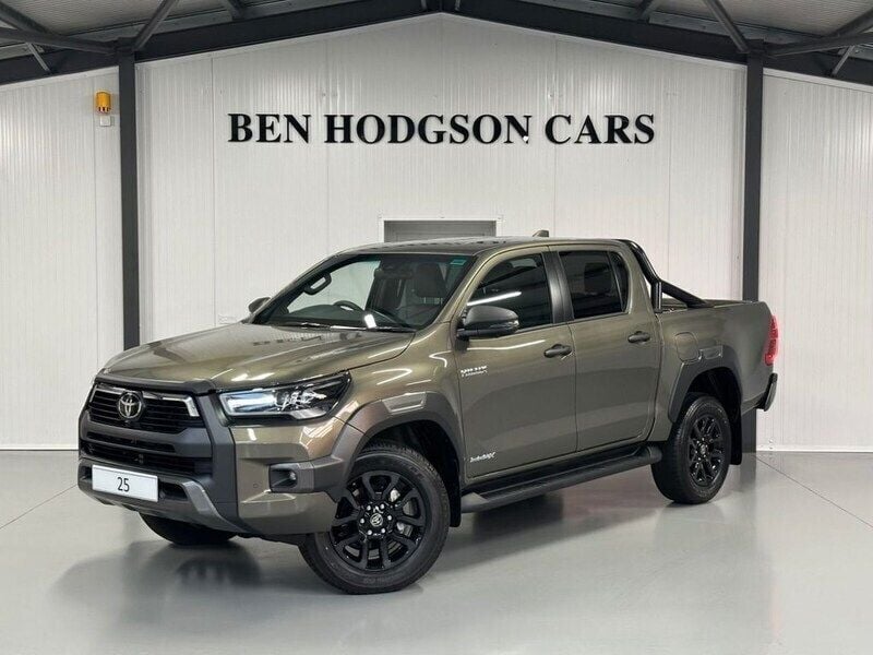 Bronze New 2025 Toyota HiLux Pickup | £43,995 (Fair price) - Image 1/4