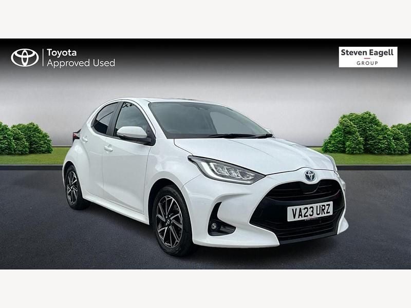 White Used 2023 Toyota Yaris Hybrid Design Hatchback | £18,490 (Fair price) - Image 1/3