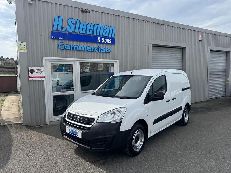White Used 2018 Peugeot Partner MPV | £5,295 (Fair price) - Image 1/4
