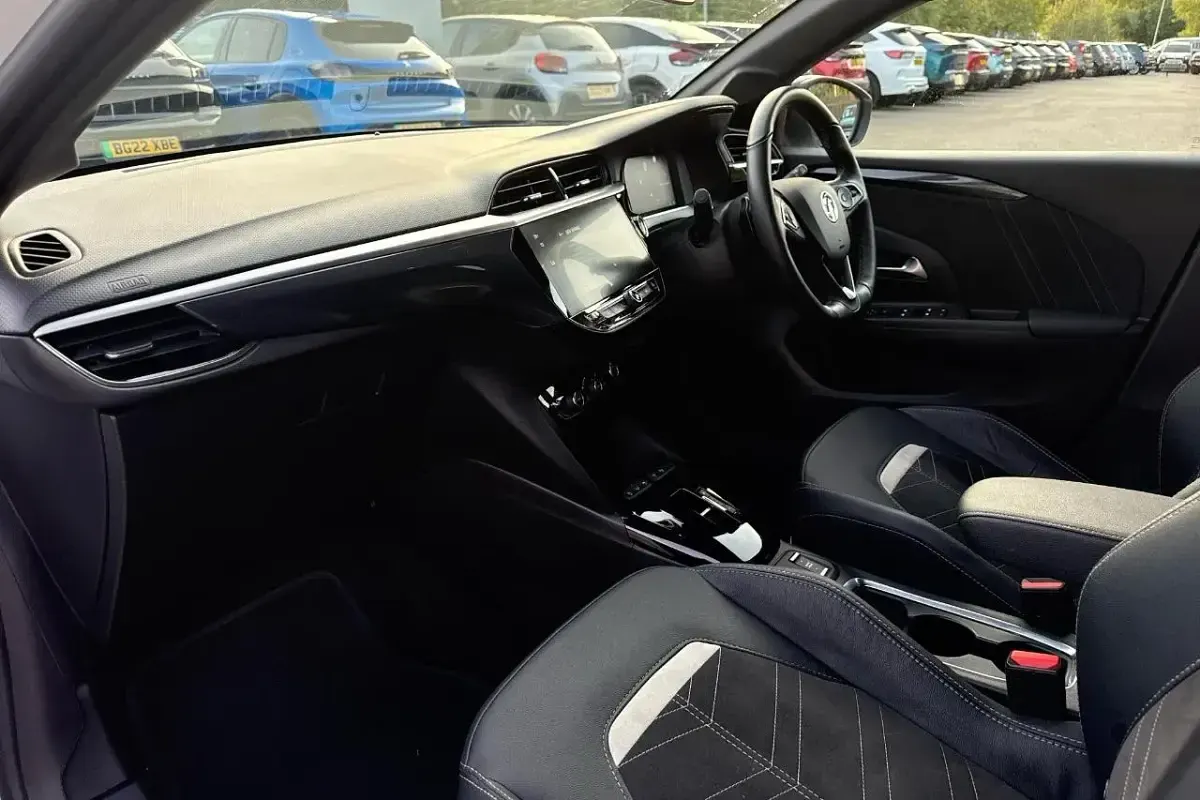 Used Vauxhall Corsa Ultimate 128 HP (94 kW) 2023 White Hatchback