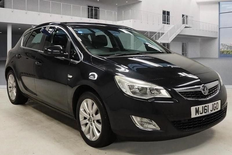 Black Used 2011 Vauxhall Astra Elite Hatchback | £2,495 (Good price) - Image 1/1