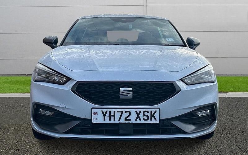 Used Seat Leon FR Sport 131 HP (96 kW) 2022 White Hatchback