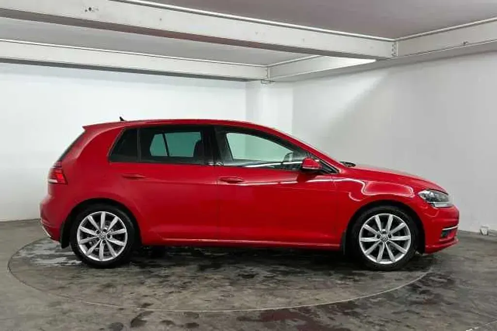 Begagnad VW Golf VII GT 150 HK (110 kW) 2019 Röd Halvkombi