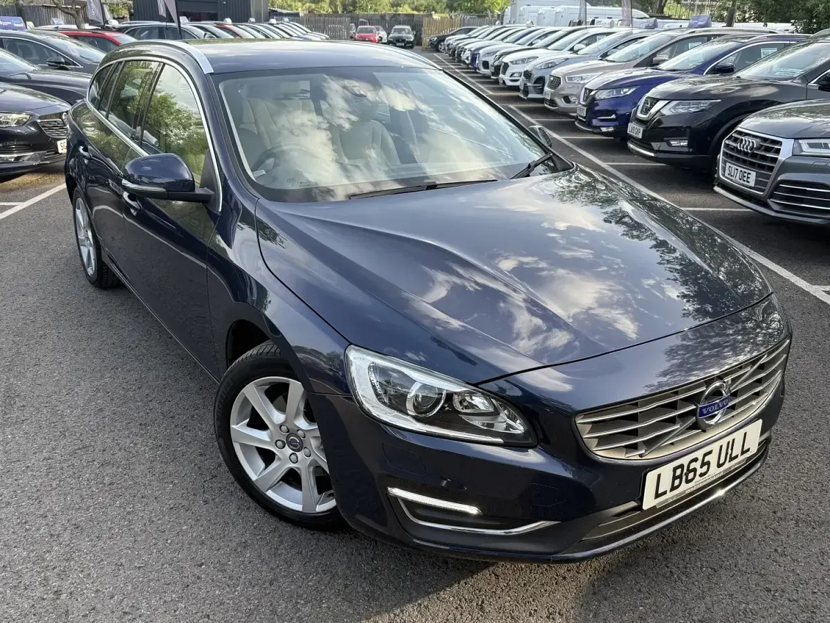 Used Volvo V60 SE Lux 115 HP (84 kW) 2016 Blue Estate