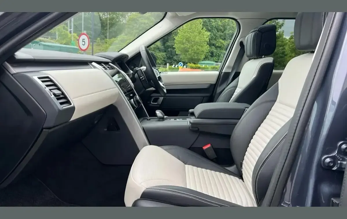 Used Land Rover Discovery HSE Dynamic 350 HP (257 kW) 2025 Varesine blue SUV