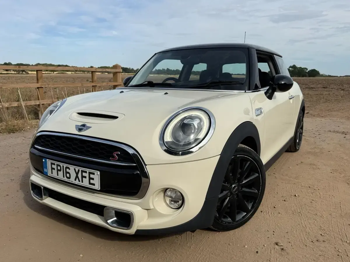 Used Mini Cooper S Hatch 2016 White Hatchback