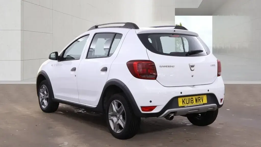 Used Dacia Sandero Lauréate 90 HP (66 kW) 2018 White Hatchback