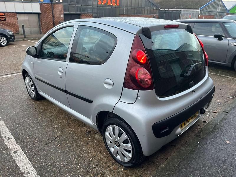 Used Peugeot 107 Active 68 HP (50 kW) 2012 Silver Hatchback