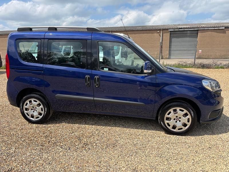 Used Fiat Doblò Easy 95 HP (69 kW) 2018 Blue MPV