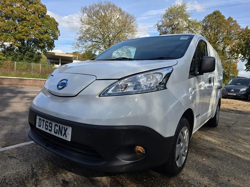 Used Nissan e-NV200 Acenta 80 kW (109 HP) 2020 White MPV