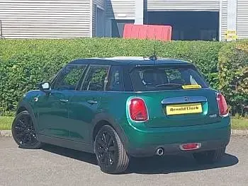 Usado Mini Cooper Exclusive 136 HP (100 kW) 2019 Verde Citadino