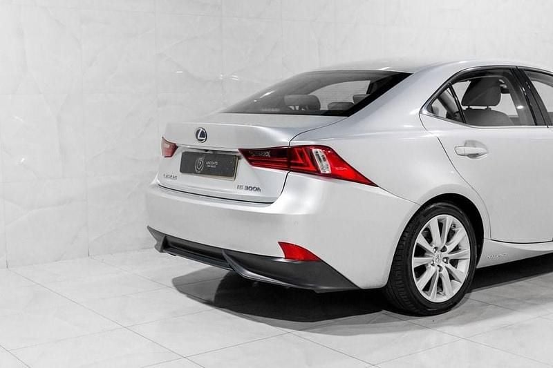 Used Lexus IS300h 223 HP (164 kW) 2016 Silver Sedan