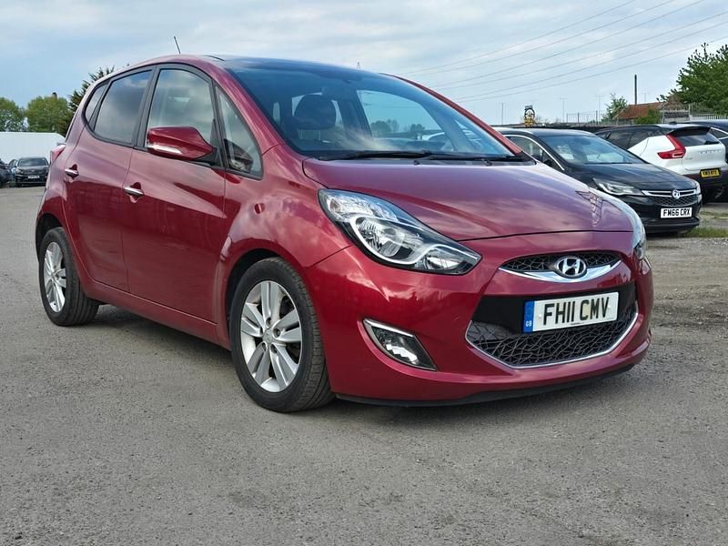 Used Hyundai ix20 Style 123 HP (90 kW) 2011 Red Hatchback