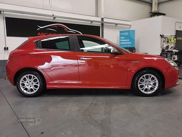Used Alfa Romeo Giulietta 120 HP (88 kW) 2017 Red Hatchback
