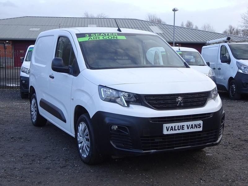 White Used 2021 Peugeot Partner MPV | £6,485 (Fair price) - Image 1/4