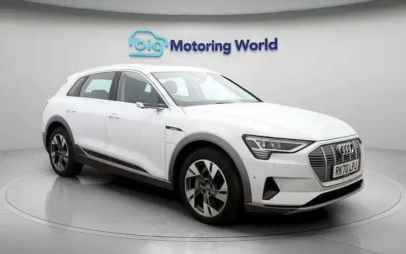 Begagnad Audi e-tron 300 kW (408 HK) 2020 Vit SUV