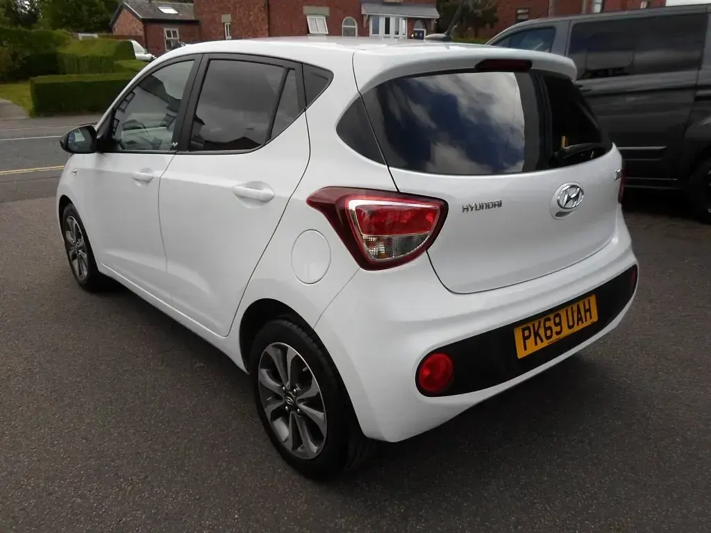 Used Hyundai i10 2019 White Hatchback