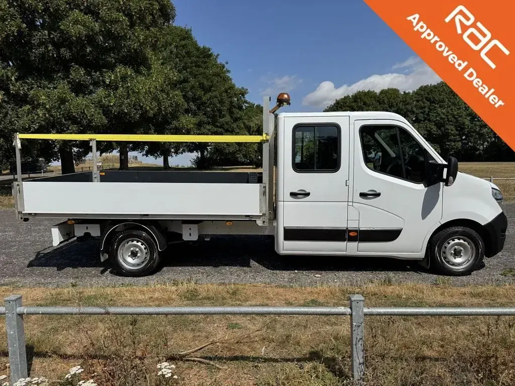 Used Nissan NV400 Tekna 150 HP (110 kW) 2021 White Van