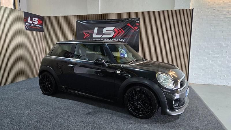 Begagnad Mini Cooper D Hatch 2012 Svart Halvkombi