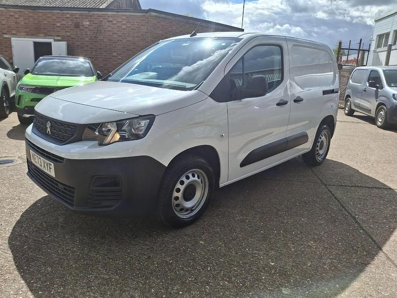 Second-hand Peugeot Partner Premium 102 CP (75 kW) 2024 Alb Monovolum