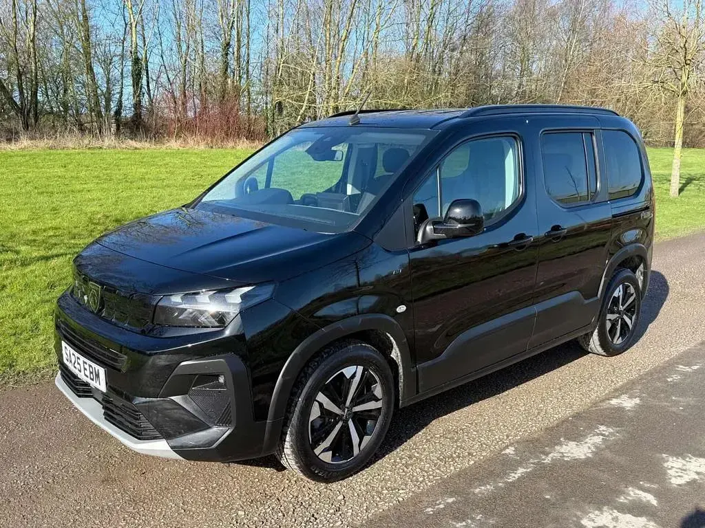 Used Peugeot Rifter Allure 2025 Black MPV