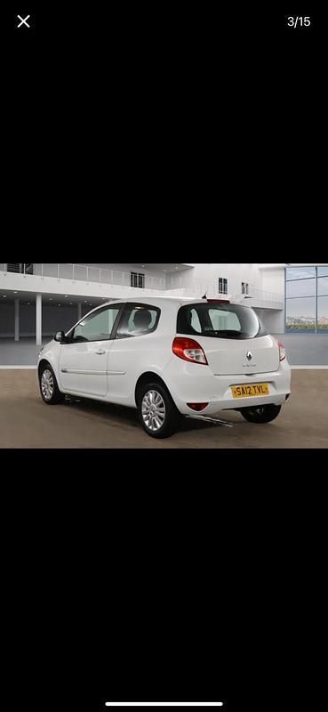 Used Renault Clio IV Expression+ 75 HP (55 kW) 2012 White Hatchback