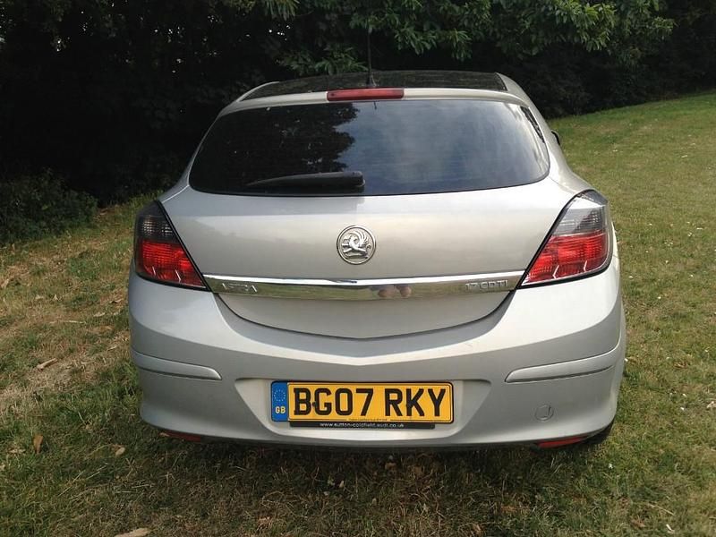 Used Vauxhall Astra Sport 101 HP (74 kW) 2007 Beige Hatchback