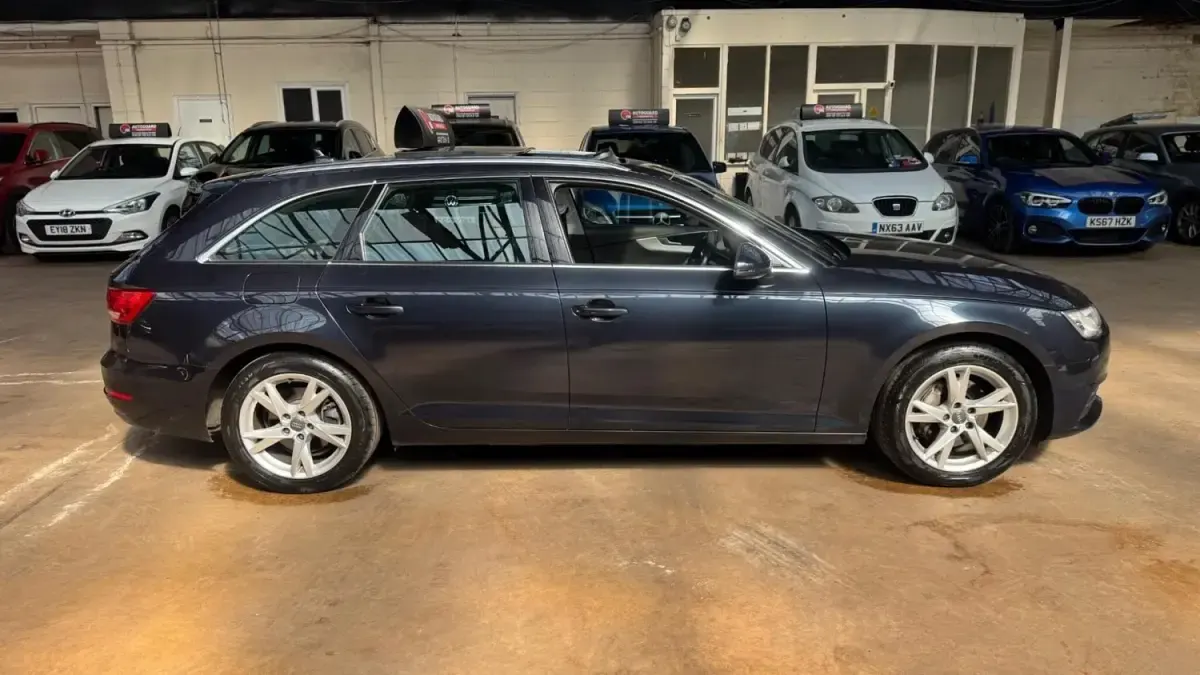 Usado Audi A4 Sport 190 HP (139 kW) 2017 Azul Carrinha