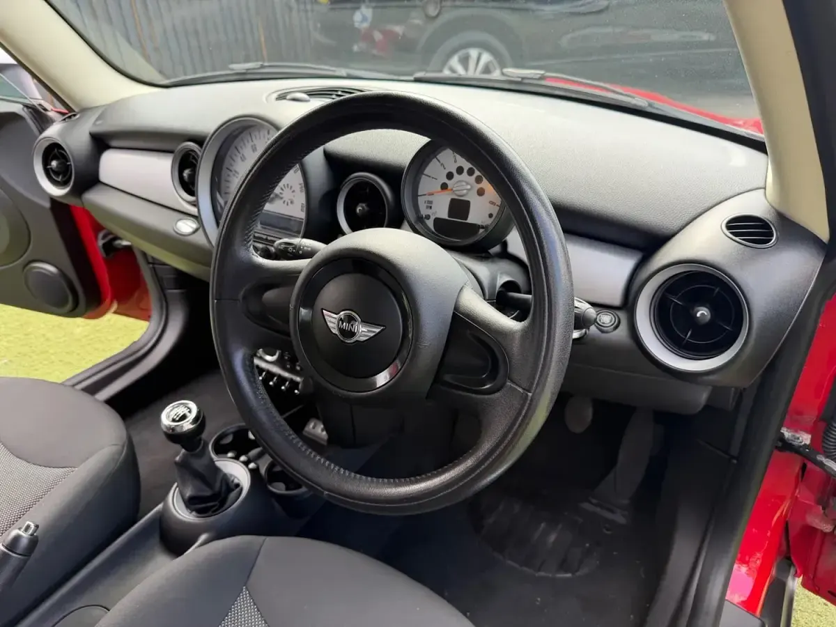 Used Mini Cooper Hatch 122 HP (89 kW) 2012 Red Hatchback