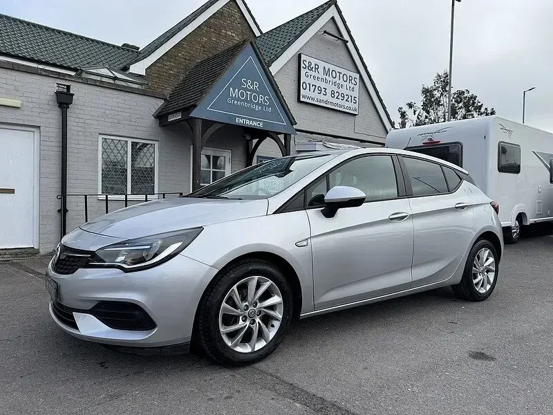 Used Vauxhall Astra Business Edition 103 HP (75 kW) 2020 Silver Hatchback