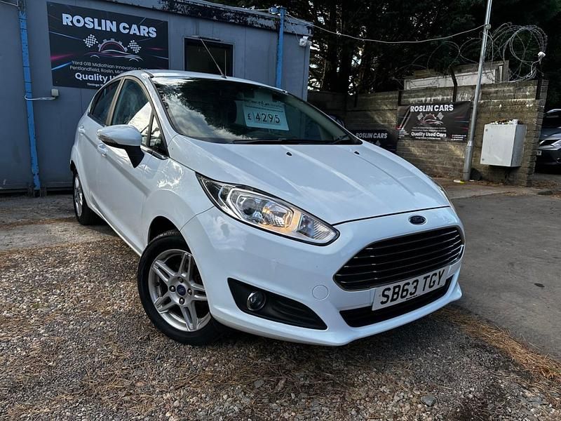 White Used 2013 Ford Fiesta Zetec Hatchback | £4,295 (Fair price) - Image 1/4