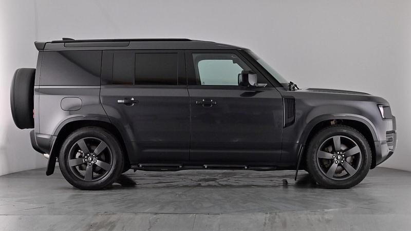 Used Land Rover Defender SE 249 HP (183 kW) 2023 Carpathian grey SUV