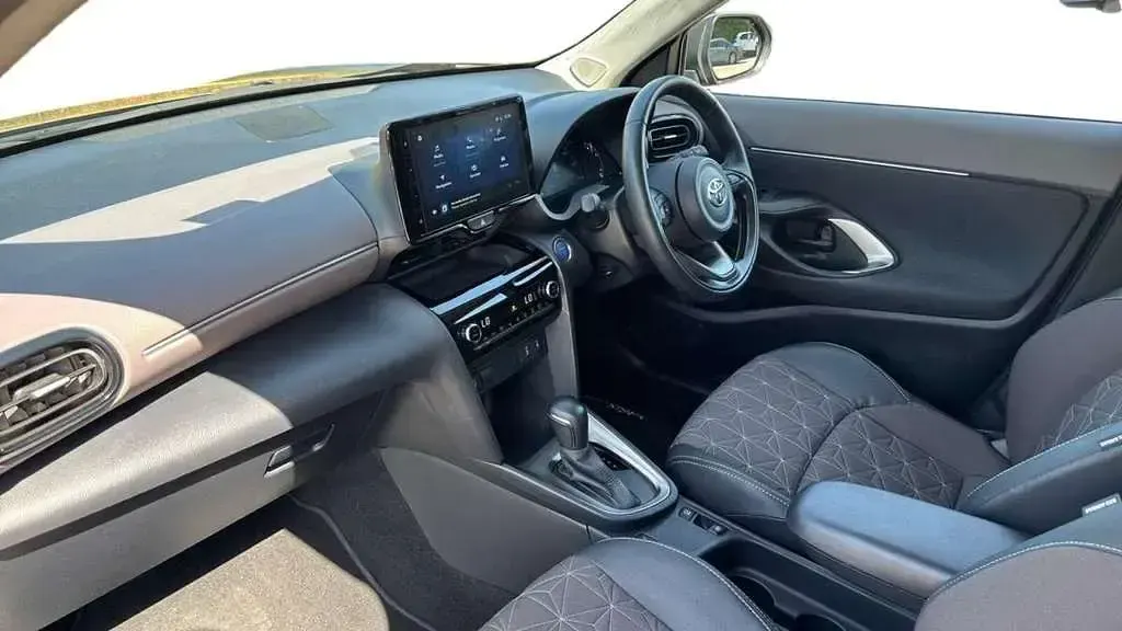 Used Toyota Yaris Cross 113 HP (83 kW) 2023 Grey SUV