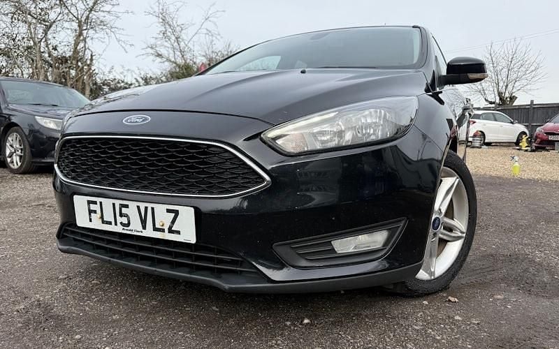 Begagnad Ford Focus Zetec 116 HK (85 kW) 2015 Svart Halvkombi